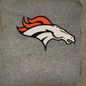 Men’s Nike NFL Denver Broncos sweatshirt. Excellent condition.